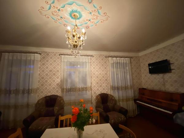 På bildet vises objektet Guest House Shateau som ligger i byen Manavi.