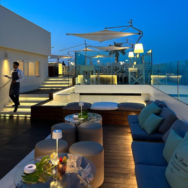 Na fotografii je vidět objekt Hotel Lungomare nacházející se ve městě Riccione.