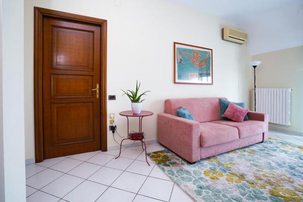 A la foto es mostra l'objecte La casa di Azzurra Centro Città Appartamento fino a 4 posti letto e 2 bagni situat a la ciutat de Foggia.