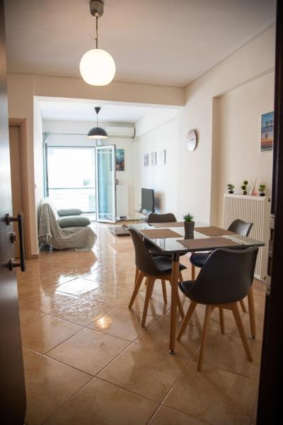 Na zdjęciu widoczny jest obiekt Modern apartment at Nea Artaki położony w mieście Nea Artaki.