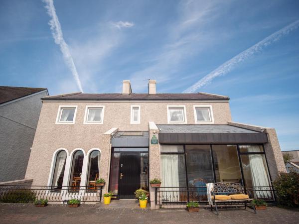 På billedet ses objektet Ceol Na Mara House and Self Catering beliggende i byen Enniscrone.