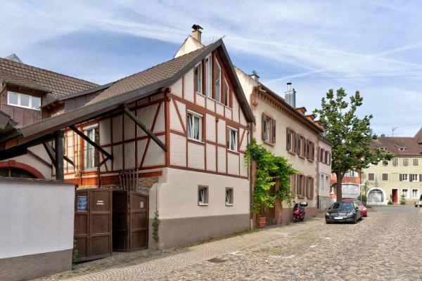 Na zdjęciu widoczny jest obiekt Miris Hüs położony w mieście Endingen am Kaiserstuhl.