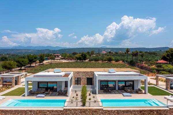 Nella foto è visibile l'oggetto Nobus Villas - Luxury villa with Private pool, sea view & sunset situato nella città di Marathópolis.