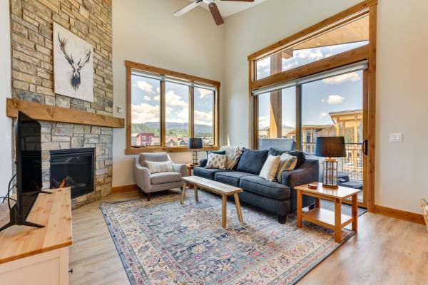 A la foto es mostra l'objecte Mountain-View Fraser Condo with Balcony and Hot Tub! situat a la ciutat de Fraser.