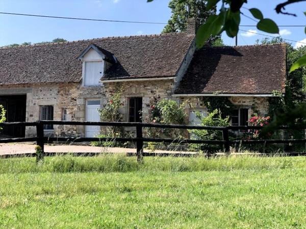 Na fotografii je vidět objekt La Petite Maison Dans la Nature nacházející se ve městě Forges.