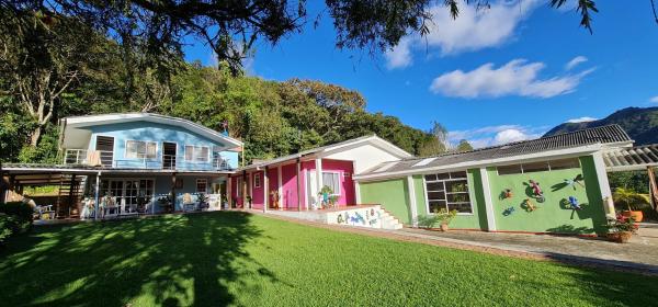 写真にはLa Unión市にあるHotel Paduaが写っています。