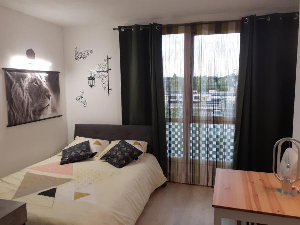 A la foto es mostra l'objecte studio situat a la ciutat de Leval.