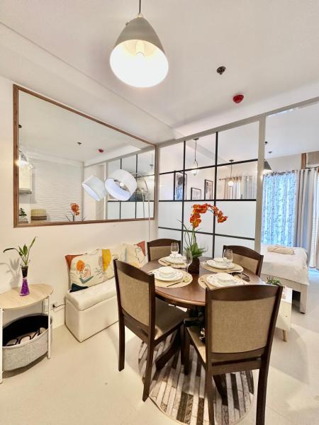 Scandinavian 1 Br Beside Sm Cdo W Pool And Netflix - Cagayan de Oro