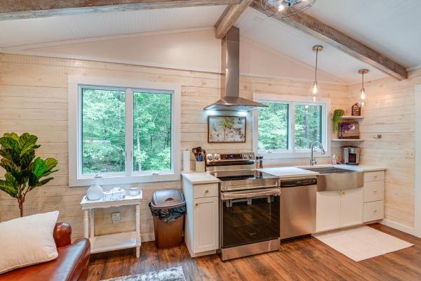 Auf dem Foto ist das Objekt Cozy Tennessee Retreat with Patio and Charcoal Grill! in der Stadt Hohenwald zu sehen.