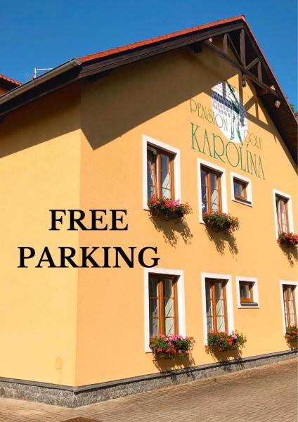 Na zdjęciu widoczny jest obiekt Hotel Karolina położony w mieście Stružná.
