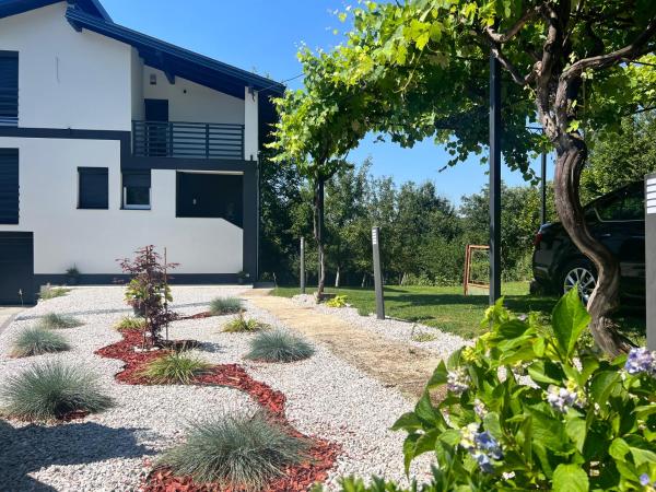 The photo shows the Hillside Villa located in the city of Ušivak.