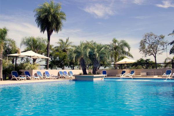 The photo shows the Turismo Hotel Casino located in the city of Corrientes.