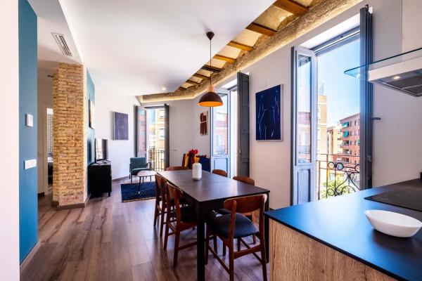 Well Lit and Creatively Designed Apartment, Валенсия