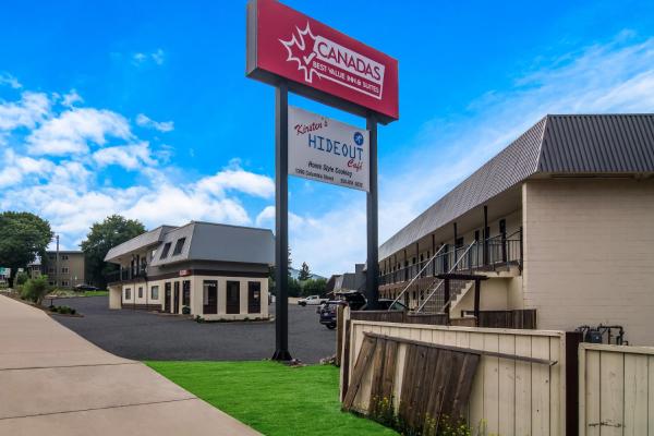 Na fotografii je vidět objekt Canadas Best Value Inn & Suites Kamloops nacházející se ve městě Kamloops.