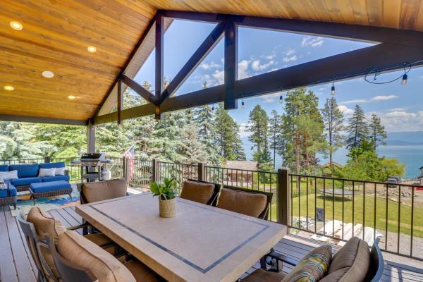 A la foto es mostra l'objecte Flathead Lake Base Camp in Somers Lake View! situat a la ciutat de Somers.