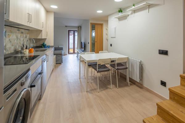 照片显示了位于Puigcerdà市的Àtic Saltegat物件。