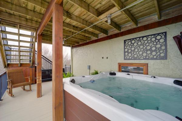 Foto 3: Views & Hot Tub! Beech Mtn 'Sky Barn Retreat'