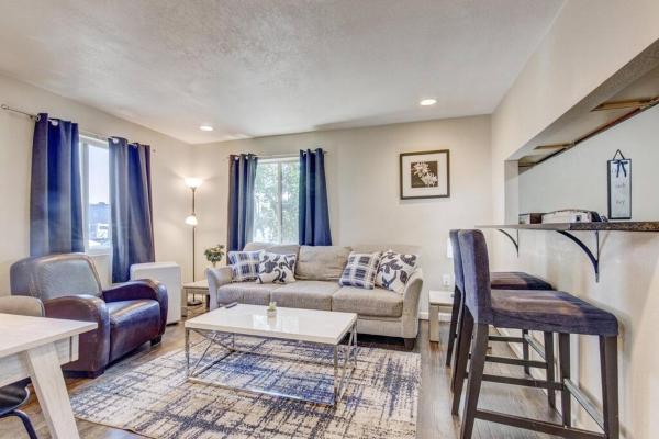 7min Light Rail Walk - Royal Blue Lakewood Retreat - Lakewood, CO