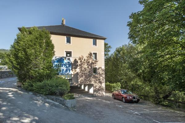 Na zdjęciu widoczny jest obiekt Brit Hotel Essentiel Deltour Mende położony w mieście Mende.