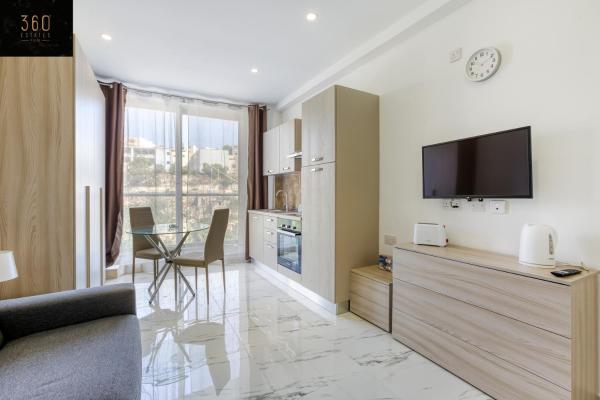Cozy 1BR home in the centre of St Julians w/WIFI by 360 Estates, Saint Julianʼs