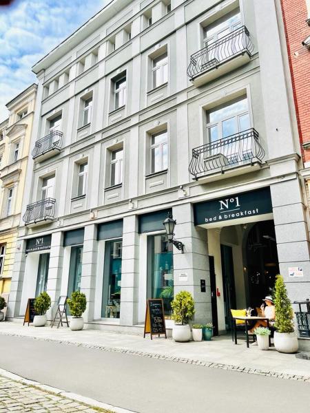 A la foto es mostra l'objecte No1 Bed&Breakfast Restauracja ŚNIADANIE I PARKING W CENIE! situat a la ciutat de Leszno.