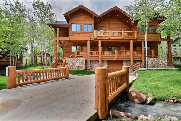 A la foto es mostra l'objecte TW3935 Timber Wolf Aspen Haus situat a la ciutat de Snyderville.
