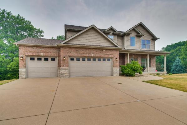 Prime Peoria Retreat W/ Deck & Fireplace! - Peoria, IL