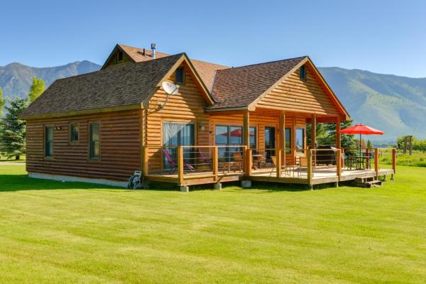 A la foto es mostra l'objecte Cabin with Lake Views, 20 Mi to West Yellowstone situat a la ciutat de Staley Springs.