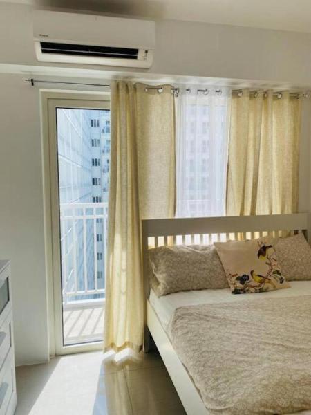 A la foto es mostra l'objecte Dtravellers Home 2 at SHORE 1 TOWER C (Near MOA) situat a la ciutat de Manila.