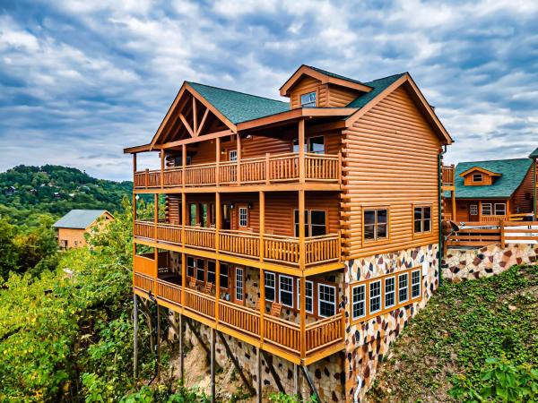 A la foto es mostra l'objecte Soar Over Water cabin situat a la ciutat de Sevierville.