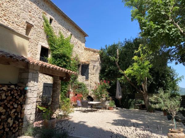 Nella foto è visibile l'oggetto Gîte du mas du Belbuis situato nella città di Saint-Denis.