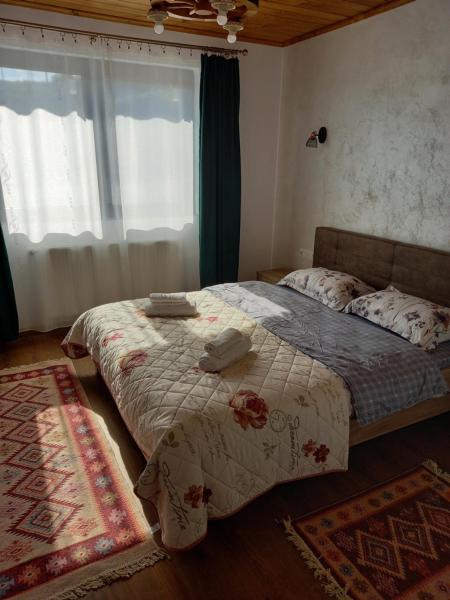 A la foto es mostra l'objecte Casa Blaju situat a la ciutat de Tureac.