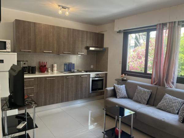 A la foto es mostra l'objecte Studio moderne à 50m de la plage, climatisé, proche commerces et gare, parking disponible - FR-1-466A-50 situat a la ciutat de Saint-Raphaël.
