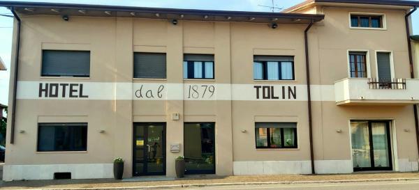 Na zdjęciu widoczny jest obiekt Hotel Tolin położony w mieście Oppeano.