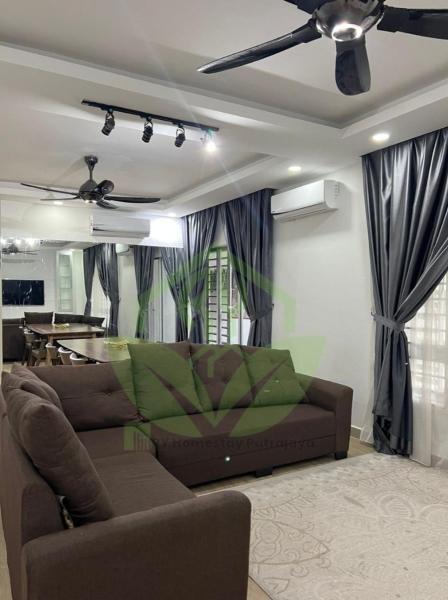 写真にはプトラジャヤ市にある3R@7pax++ Spacious Space Putrajaya.が写っています。