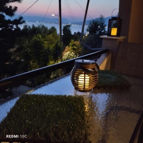 A la foto es mostra l'objecte λυδια situat a la ciutat de Kalamata.
