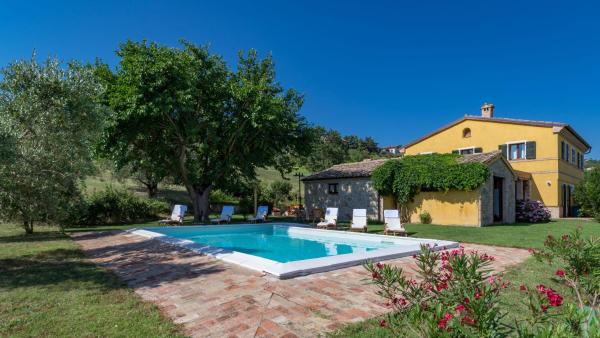 Nella foto è visibile l'oggetto CASALE VERDICCHIO 10&2, Emma Villas situato nella città di Montecarotto.