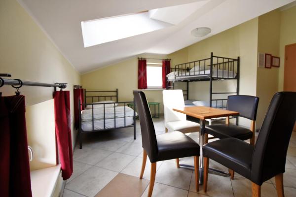 På billedet ses objektet Hostel X Point beliggende i byen Kobarid.