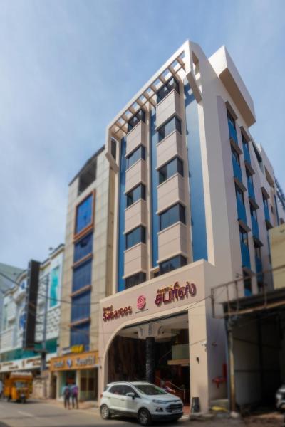 Na fotografii je vidět objekt Hotel Grand Sabarees nacházející se ve městě Madurai.