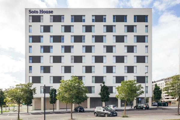 A la foto es mostra l'objecte Soto House Pamplona situat a la ciutat de Mutilva Alta.