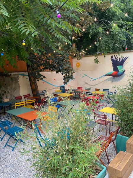 Op de foto is het object YASI Hostel te zien, gelegen in de stad Lyon.