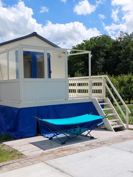 På billedet ses objektet Voormalig strandhuisje in boomgaard in Hengstdijk beliggende i byen Lamswaarde.