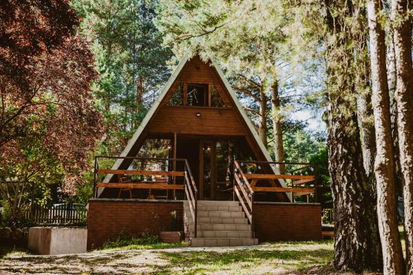 Na zdjęciu widoczny jest obiekt Mesa Summer House położony w mieście Kujan.