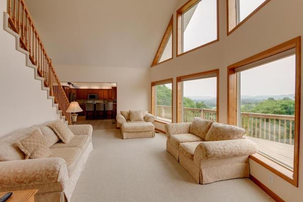 The photo shows the Gordonsville Retreat Deck with Spectacular Views! located in the city of Granville.
