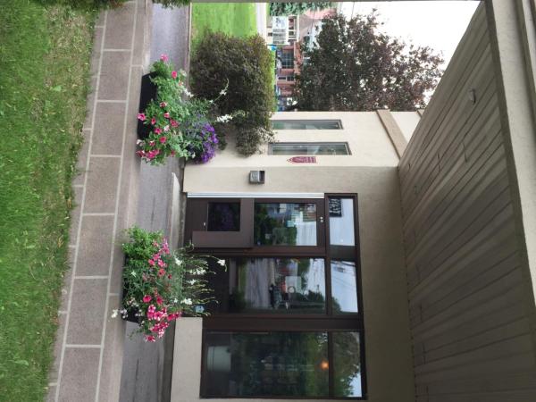 La photo montre l'objet Motel Capri & Suites situé dans la ville de Repentigny.