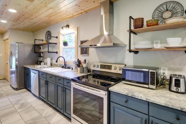 A la foto es mostra l'objecte Fire Pit and Hot Tub Family Cabin in Seiverville! situat a la ciutat de Sevierville.