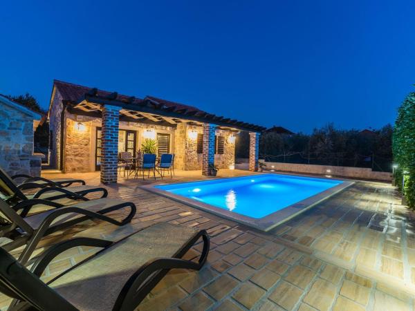 Holiday Home Suko An Near The Sea - Zadar