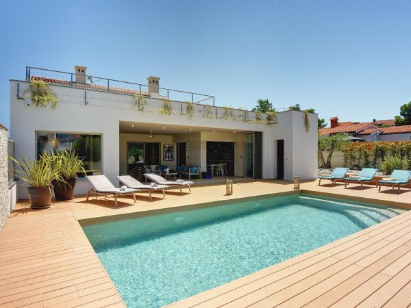 The photo shows the Villa in Stinjan with Pool and Sea View located in the city of Štinjan.