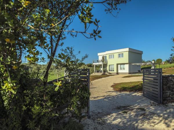 På bildet vises objektet Holiday Home in Istria near Pula Beach som ligger i byen Galižana.
