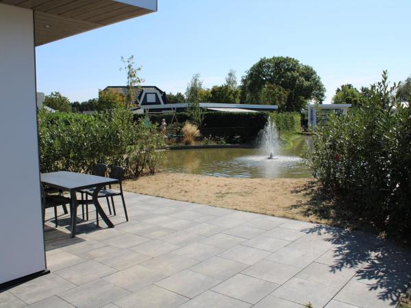 Fotografie 5: Chalet with Pond View in Gelderland